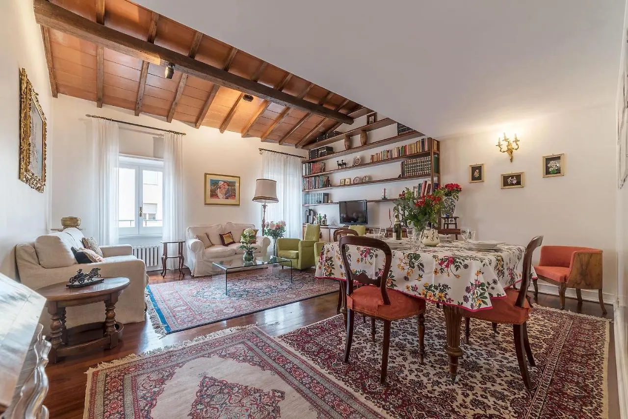 Quiet And Classic On Two Floors, By Trevi Fountain - FromhometoRom 0*, Rom