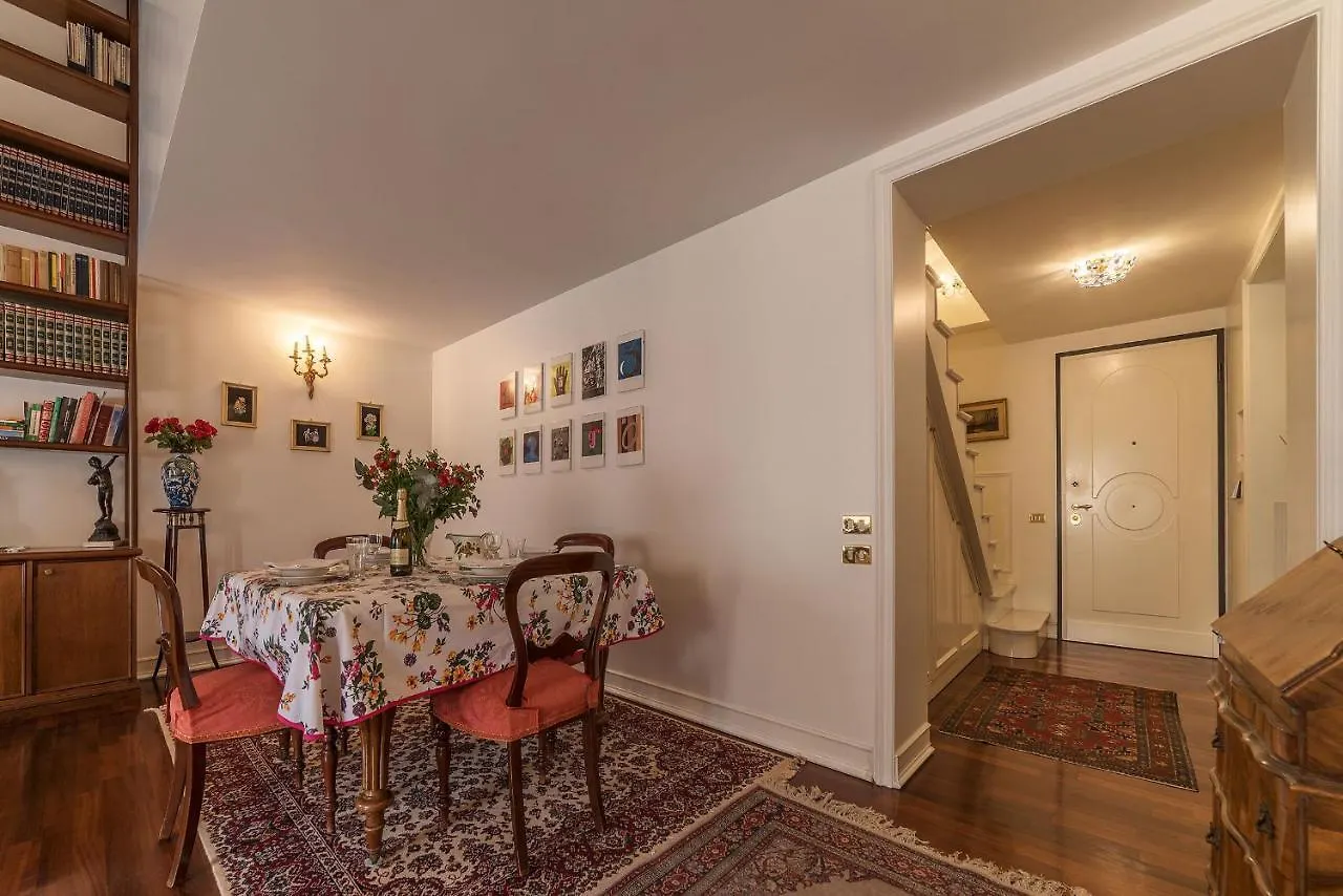 Quiet And Classic On Two Floors, By Trevi Fountain - FromhometoRom 0*, Rom Italien