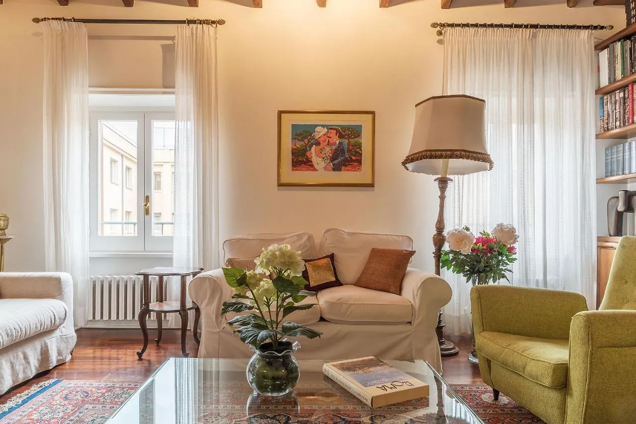 Quiet And Classic On Two Floors, By Trevi Fountain - FromhometoRom