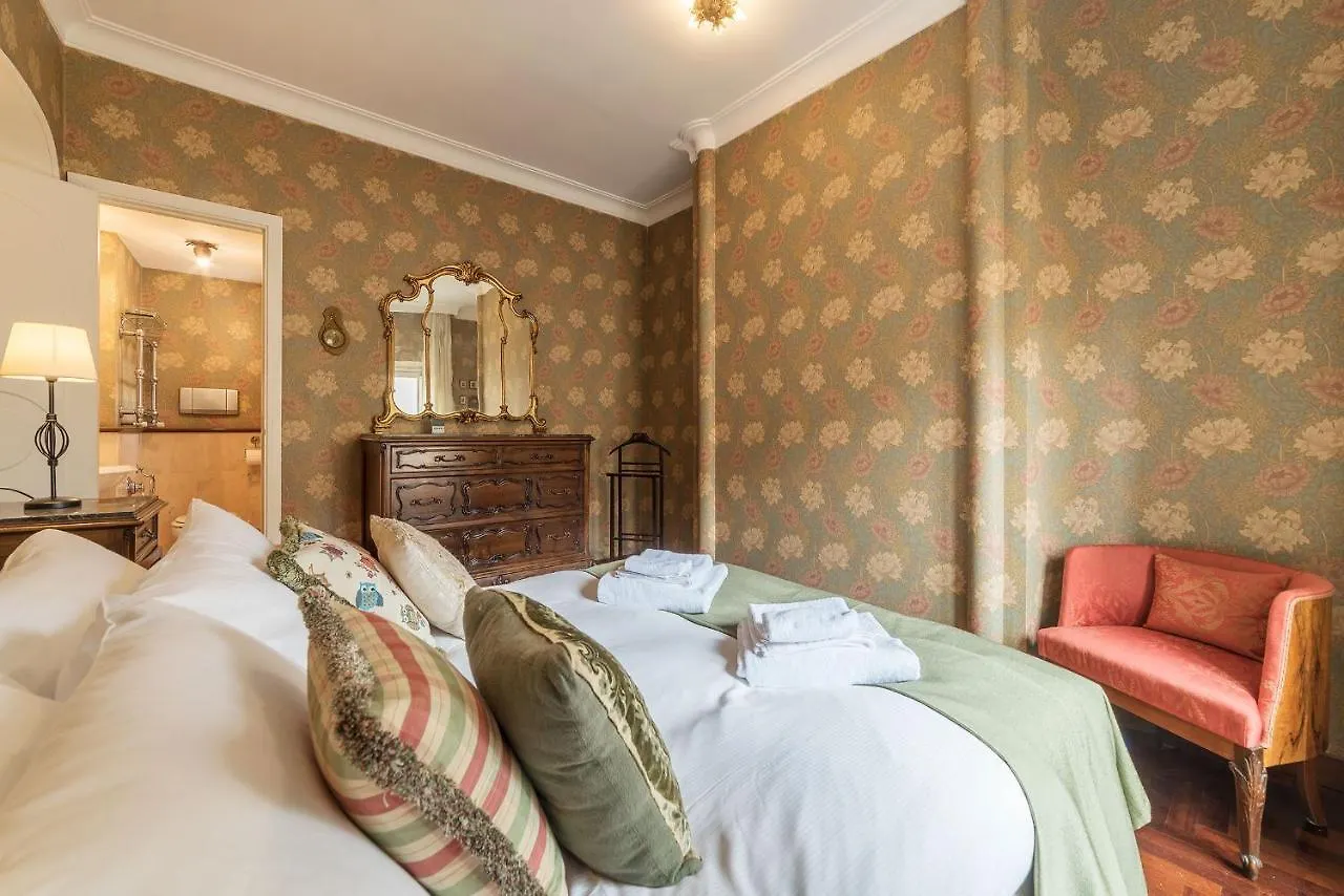 Quiet And Classic On Two Floors, By Trevi Fountain - FromhometoRom Lägenhet Rom