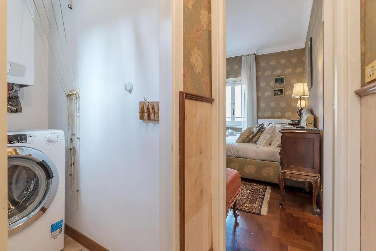 Lägenhet Quiet And Classic On Two Floors, By Trevi Fountain - FromhometoRom Italien